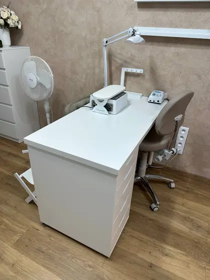Здається місце в салоні краси в центрі міста Пльзень для майстра…