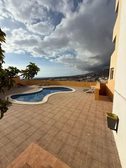 Квартира с 2 спальнями, 75 м²