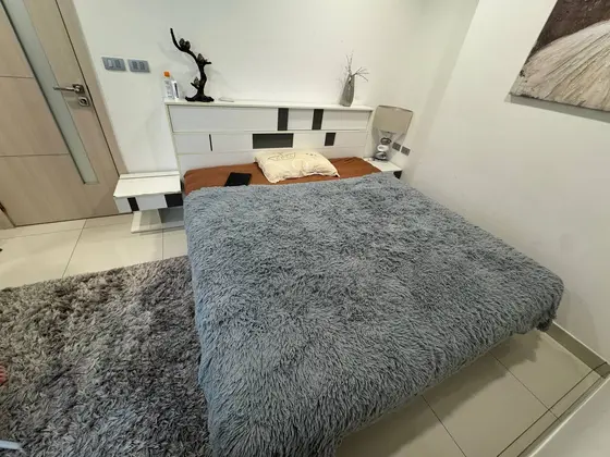 Кровать king size с матрасом и тумбами