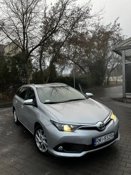Аренда Toyota Auris Hybrid, 2018
