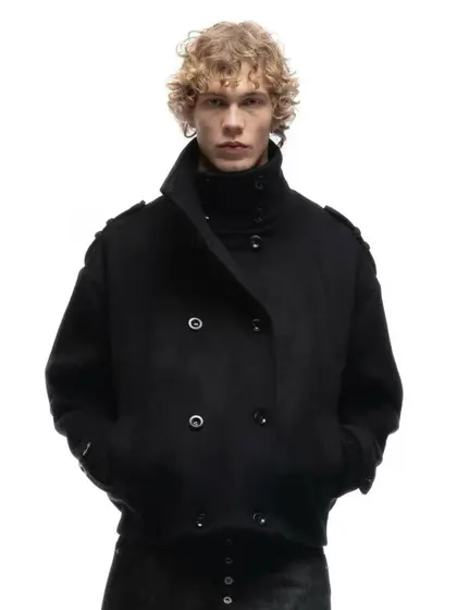 Пальто No Faith Studio и AirPods Max 2