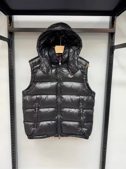 Жилет Moncler с капюшоном