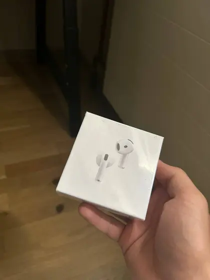 Apple AirPods 4 ANC