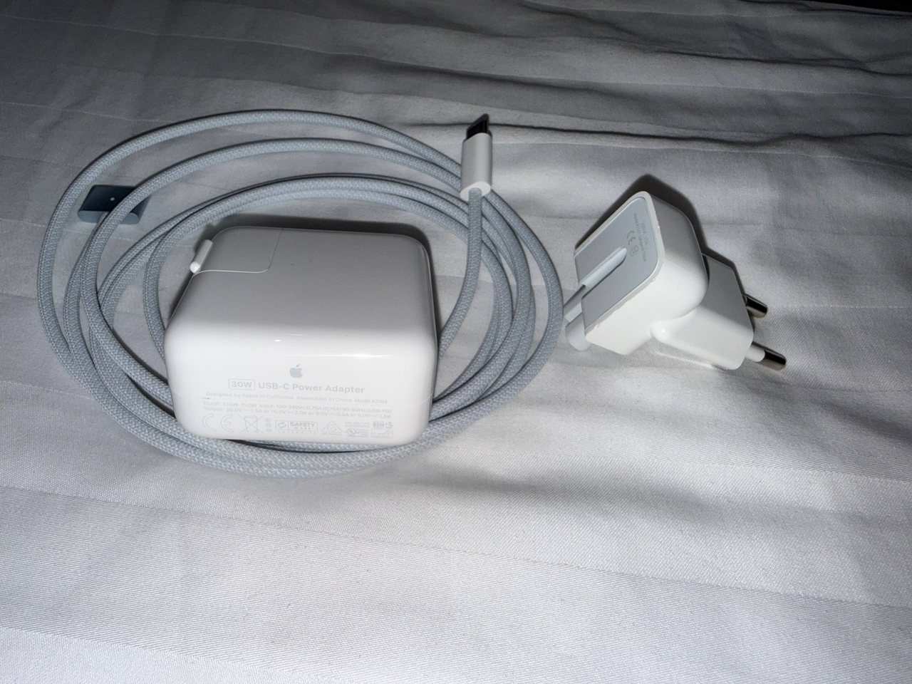 Зарядное устройство Apple 30W с MagSafe 3