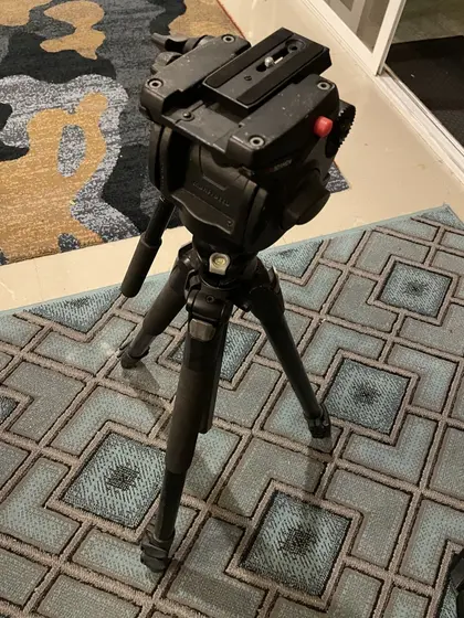Штатив Manfrotto, стабилизатор и мебель
