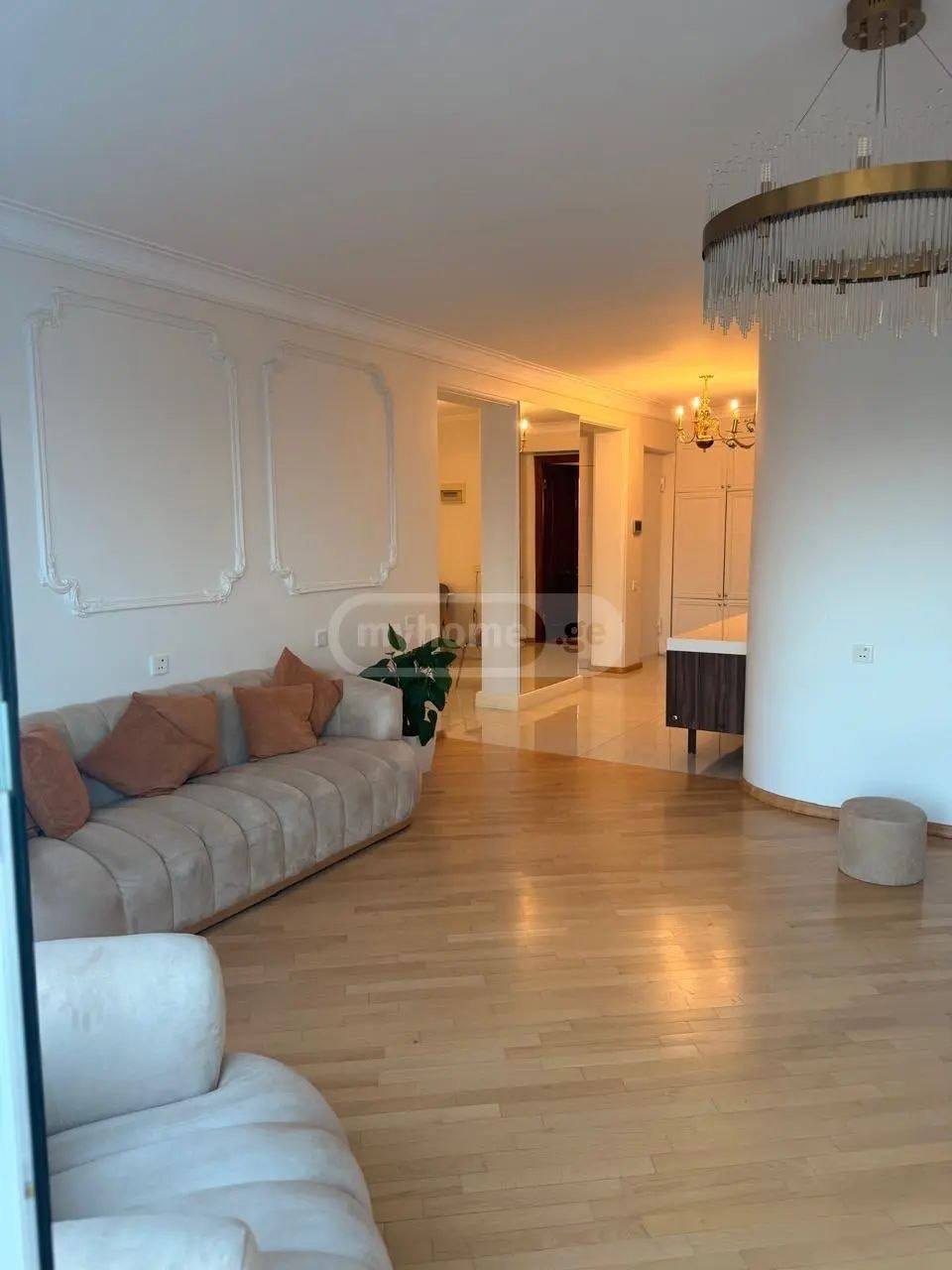 Квартира с 3 спальнями, 110 м²