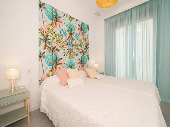 Квартира с 2 спальнями, 131 м²