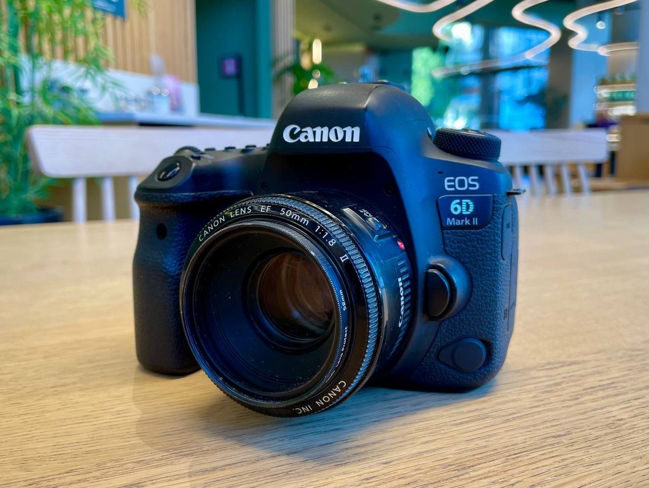 Canon EOS 6D Mark II с объективом 50mm
