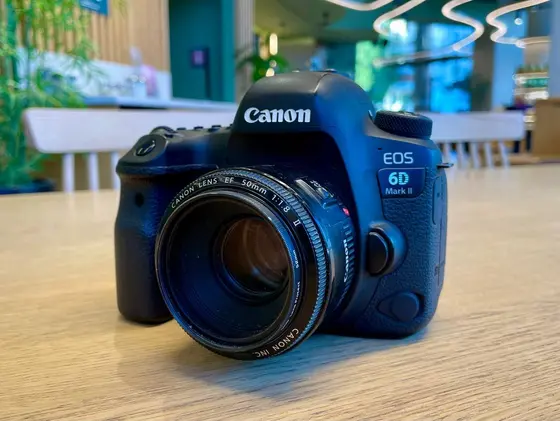 Canon EOS 6D Mark II с объективом 50mm
