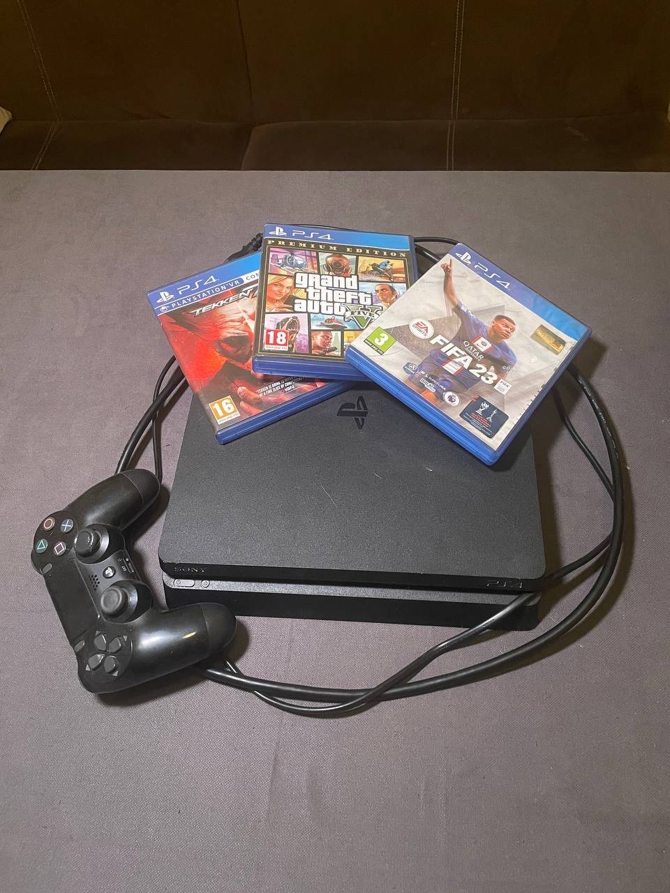 Игровая приставка PlayStation 4 с играми