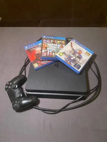 Игровая приставка PlayStation 4 с играми