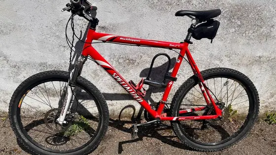 Specialized Rockhopper, горный велосипед, красный