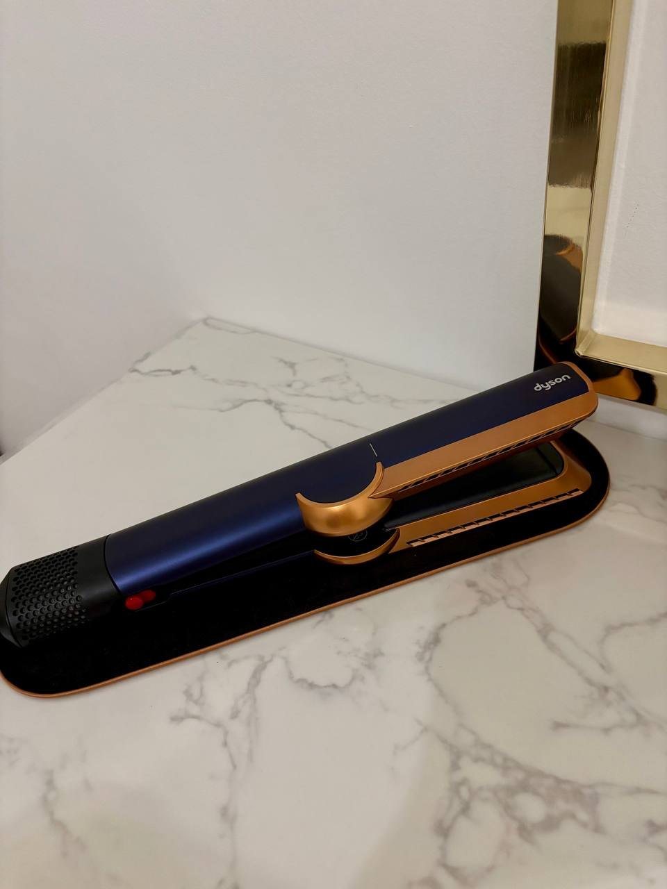 Dyson Airstrait, выпрямитель-фен