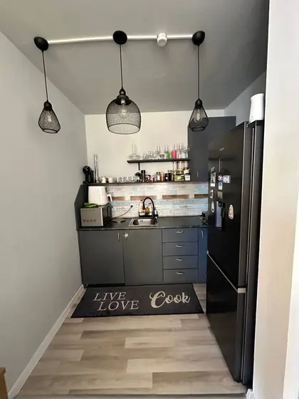 Квартира с 1 спальней, 72 м²