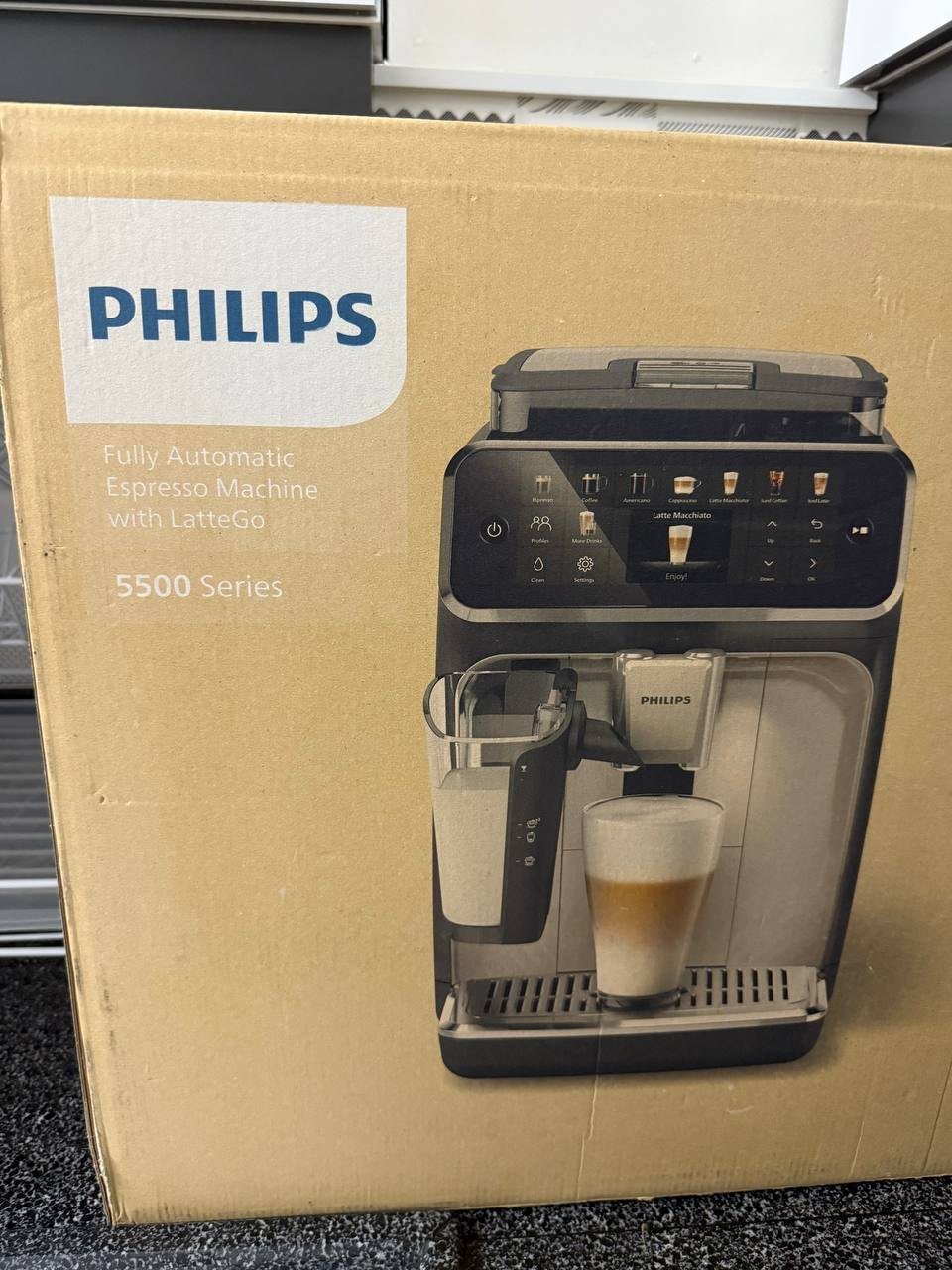 Кофемашина Philips 5500 Series LatteGo