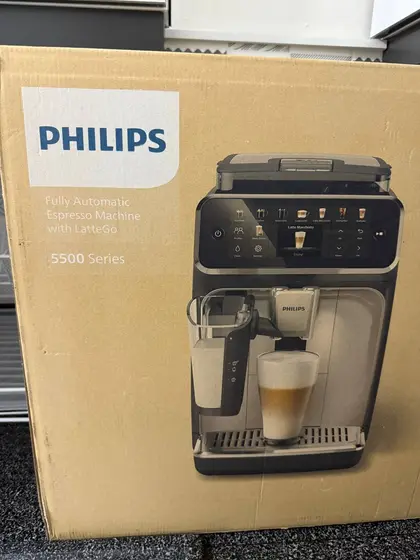 Кофемашина Philips 5500 Series LatteGo