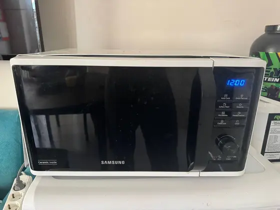 Микроволновка Samsung MS23K3515AW на запчасти