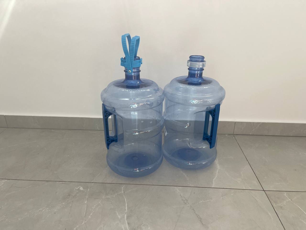 Две бутыли для воды, 10 л