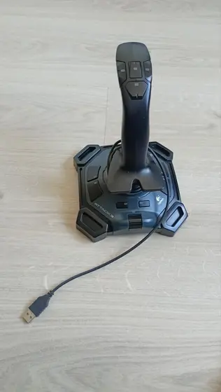Джойстик Logitech Attack 3