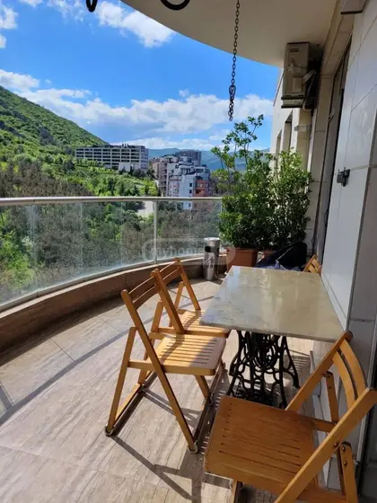 Квартира с 1 спальней, 70 м²