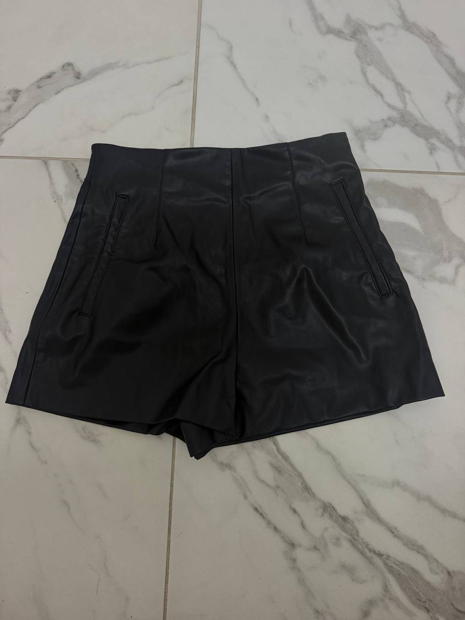 Чёрные шорты Zara