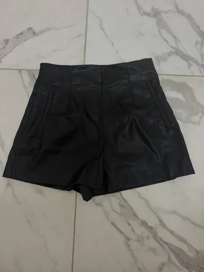 Чёрные шорты Zara