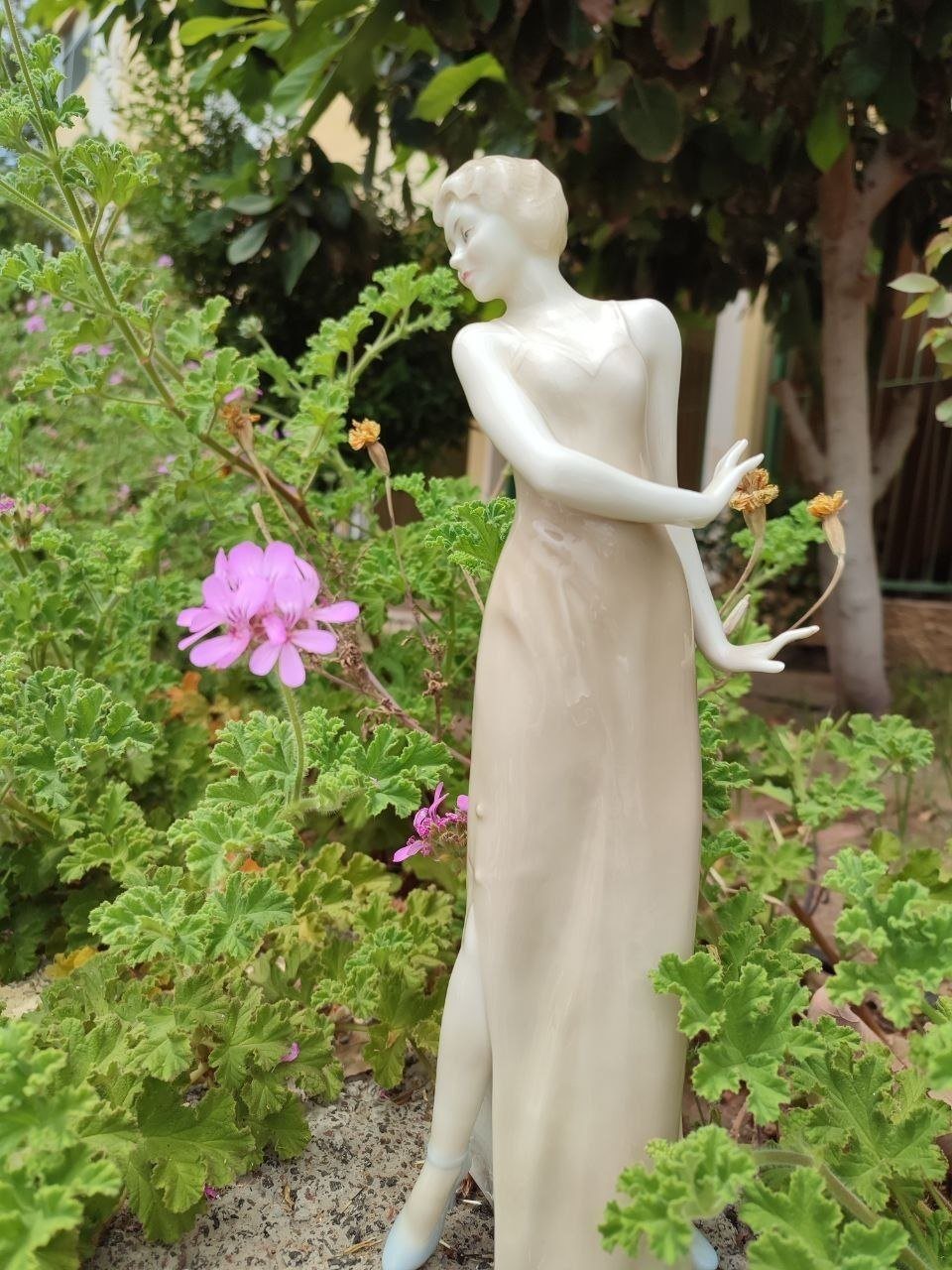 Фарфоровые статуэтки Royal Doulton, 6 шт.