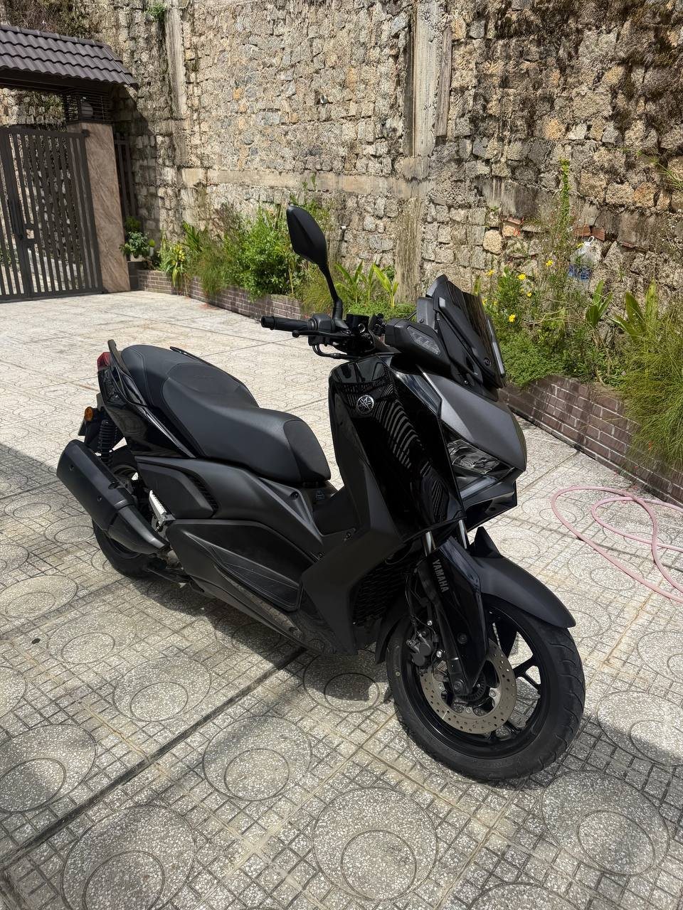 Скутер Yamaha XMAX 2025 года