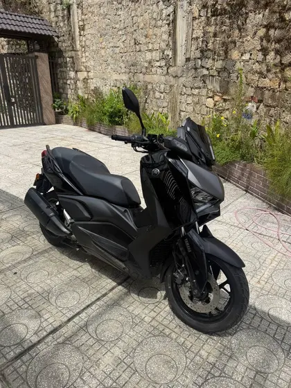 Скутер Yamaha XMAX 2025 года