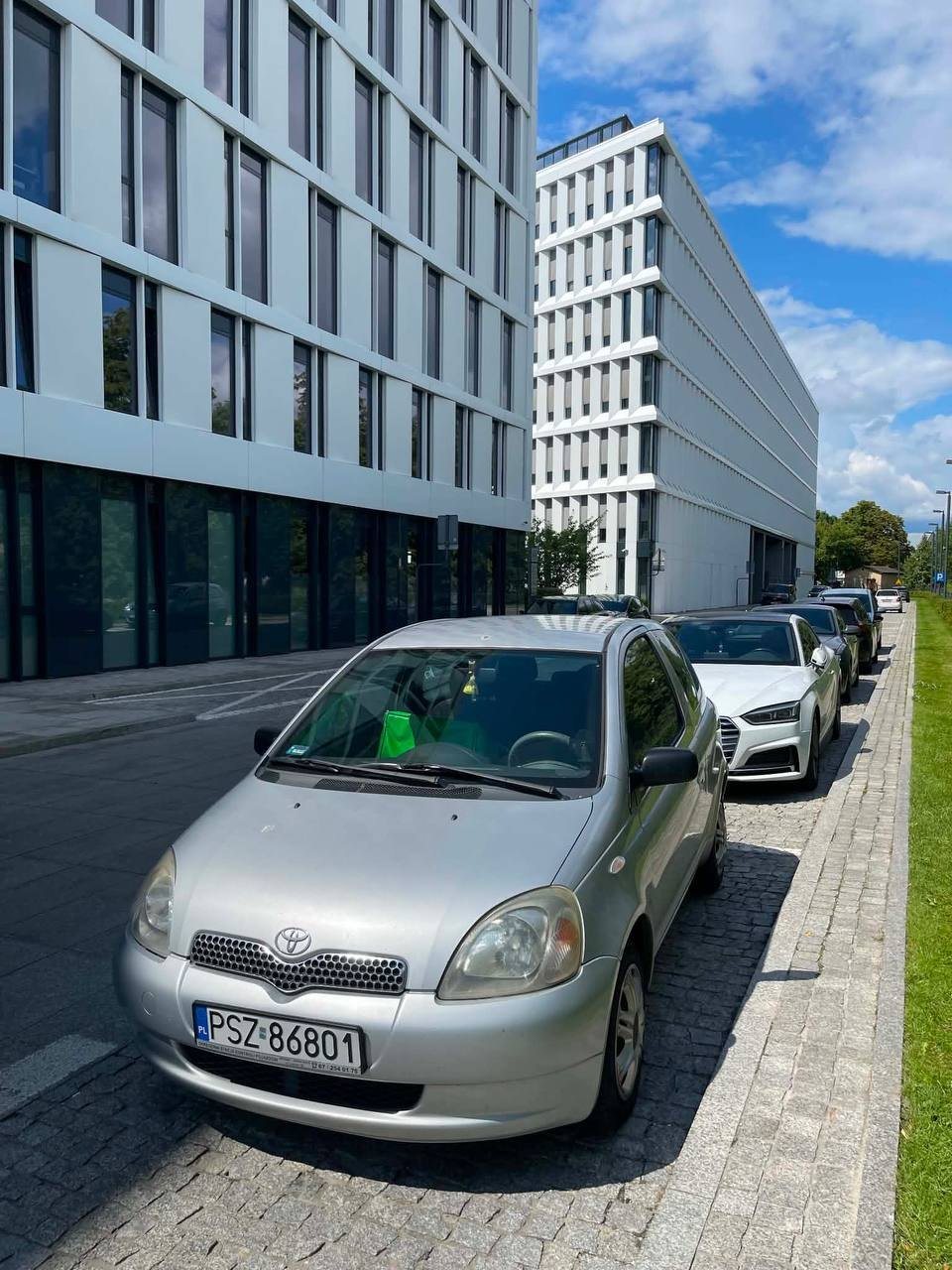 Toyota Yaris 2001 в аренду