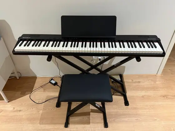 Электронное пианино Roland GO:PIANO с подставкой и стулом