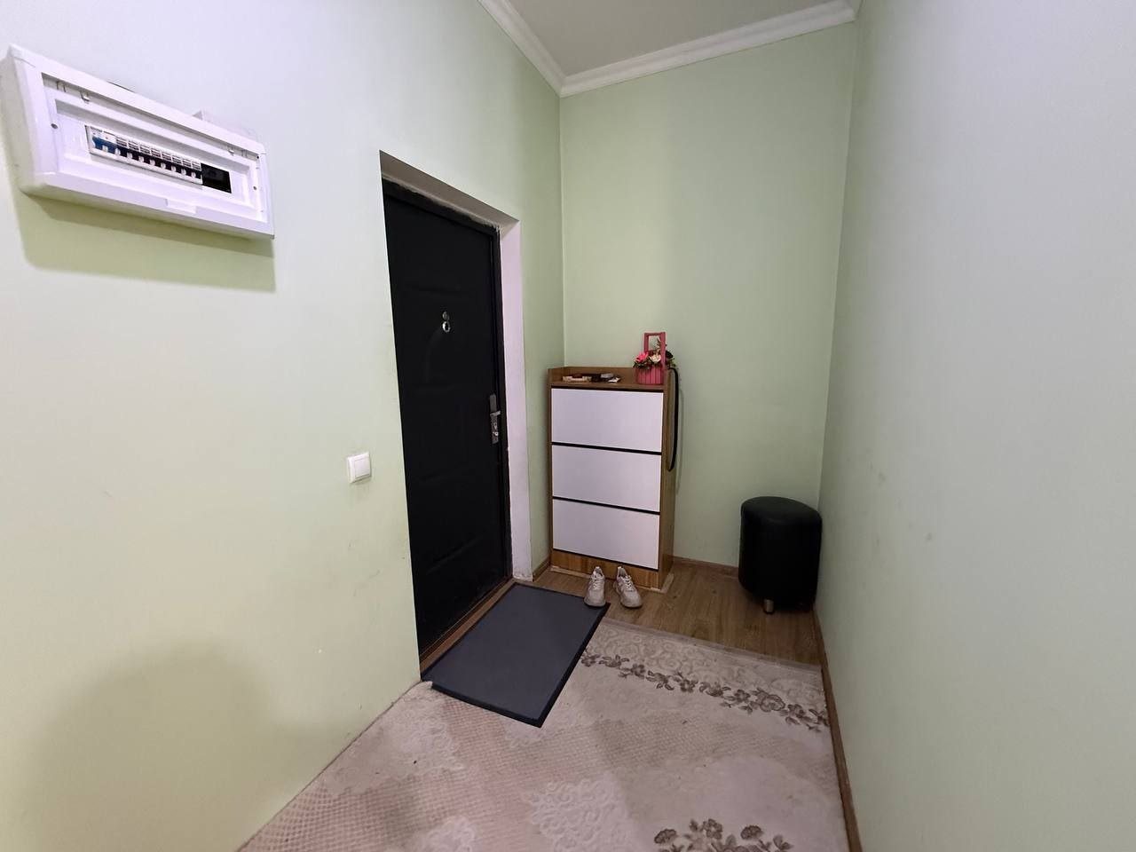 Квартира с 2 комнатами, 72 м²