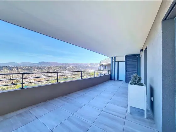 Квартира с 2 спальнями и террасой, 69 м²