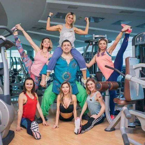 Групповая йога для взрослых 30+