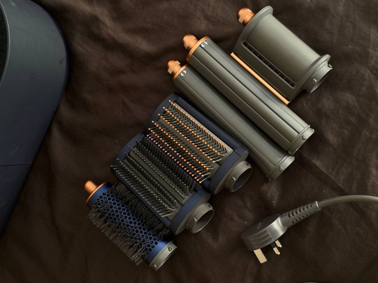Стайлер Dyson с насадками