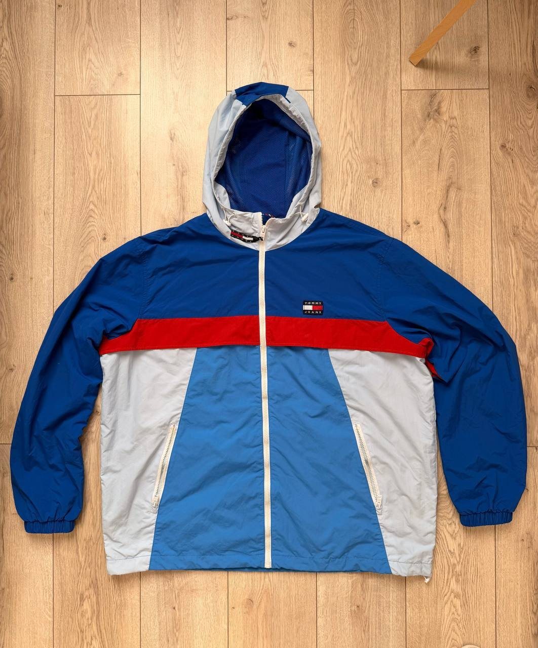 Куртка Tommy Jeans с капюшоном