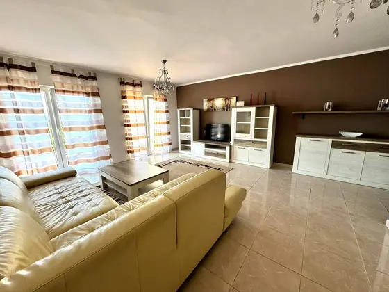 Квартира с 2 спальнями, 100 м²