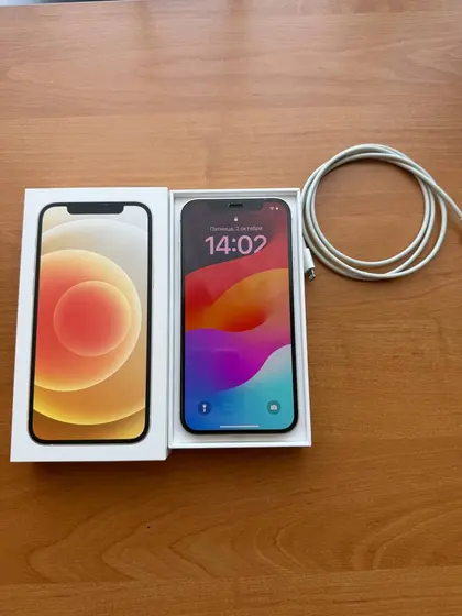 Продаю iPhone 12, 128gb, белый, в хорошем.