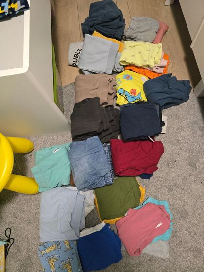 У кого есть мальчик 4-6 лет?) Отдаю за 10€ (сыну в копилку) много…