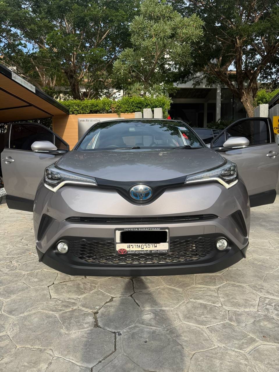 Toyota C-HR 2022, гибрид 1.8