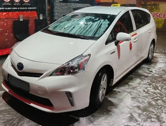 Аренда Toyota Prius Plus, 2014