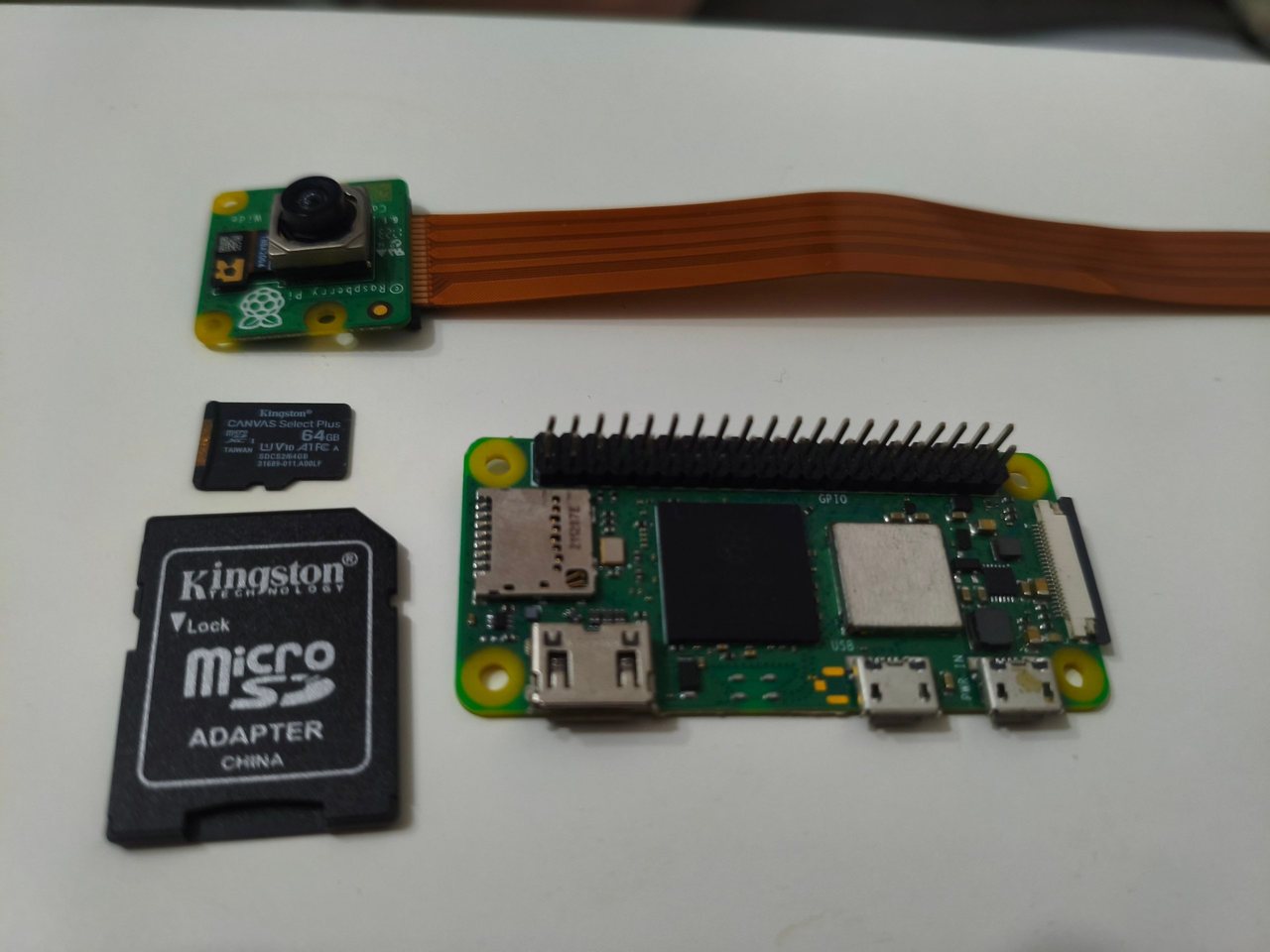 Raspberry Pi Zero 2 W, камера и карта памяти