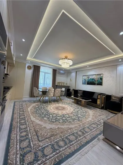 Квартира с 3 комнатами, 103 м²