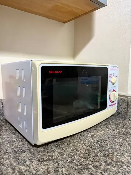 Микроволновка Sharp R-220 и пылесос Sharp