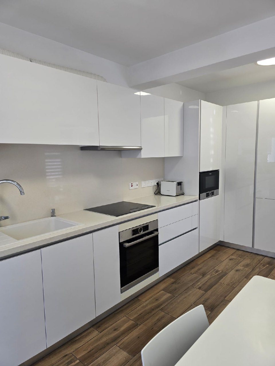 Квартира с 4 спальнями, 158 м²