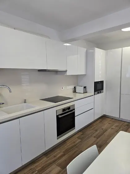 Квартира с 4 спальнями, 158 м²