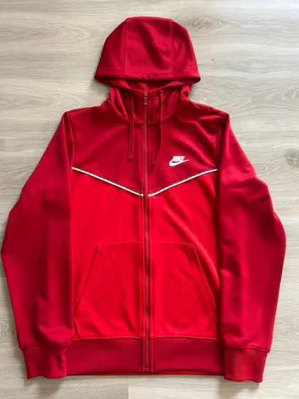 Толстовка Nike и футболка Stüssy