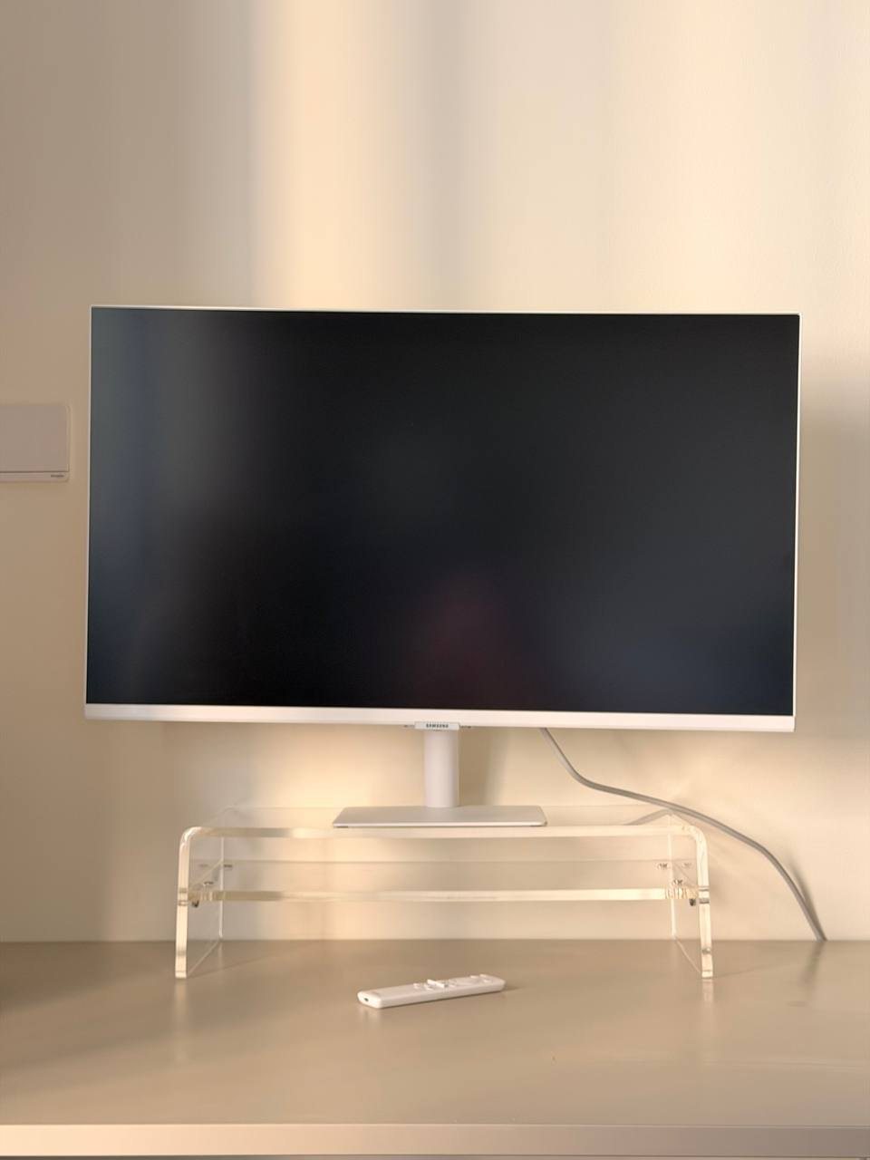 Монитор Samsung M7, 32″ и подставка AboveTEK